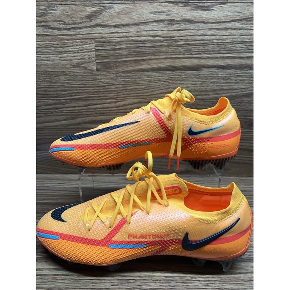 Athletic_Shoes